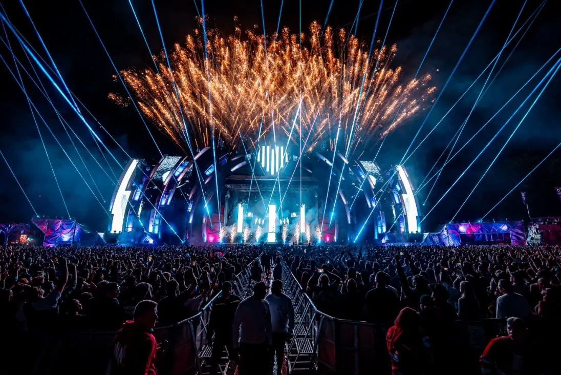 Stačilo pár hodin v Česku. Dimitri Vegas rozpoutal na Beats for Love šílenství